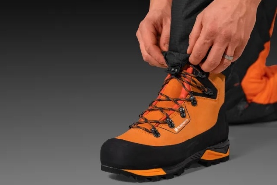 Háček pro uchycení tkaniček